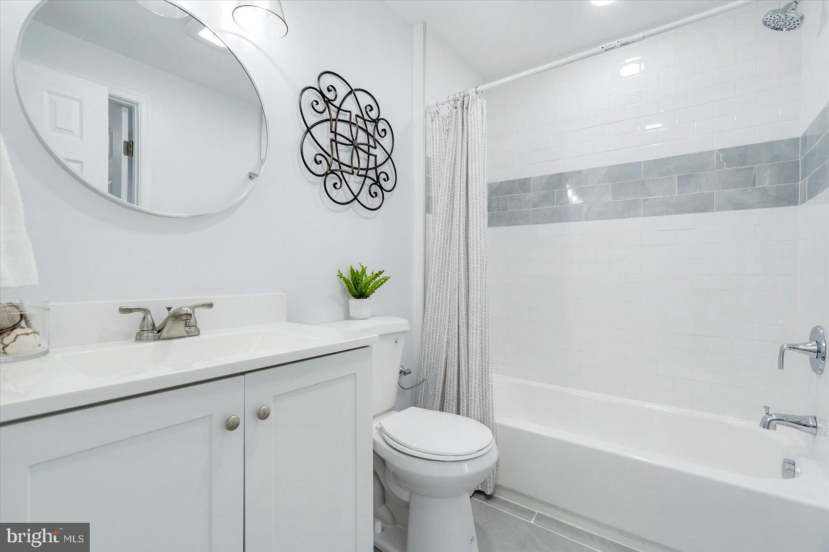 1432 Carroll Street Baltimore, MD 21230 - Photo 15 of 29 a bathroom with a sink a toilet and a bathtub