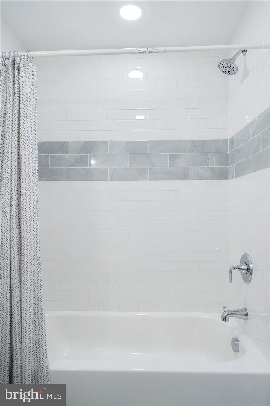 1432 Carroll Street Baltimore, MD 21230 - Photo 16 of 29 a bathroom with a bathtub