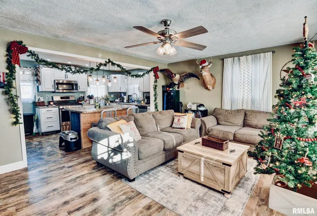 $135,900 | 701 West Prairie Street, Taylorville, IL 62568