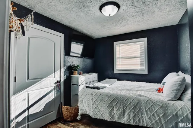 $135,900 | 701 West Prairie Street, Taylorville, IL 62568