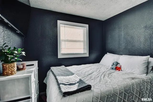 $135,900 | 701 West Prairie Street, Taylorville, IL 62568