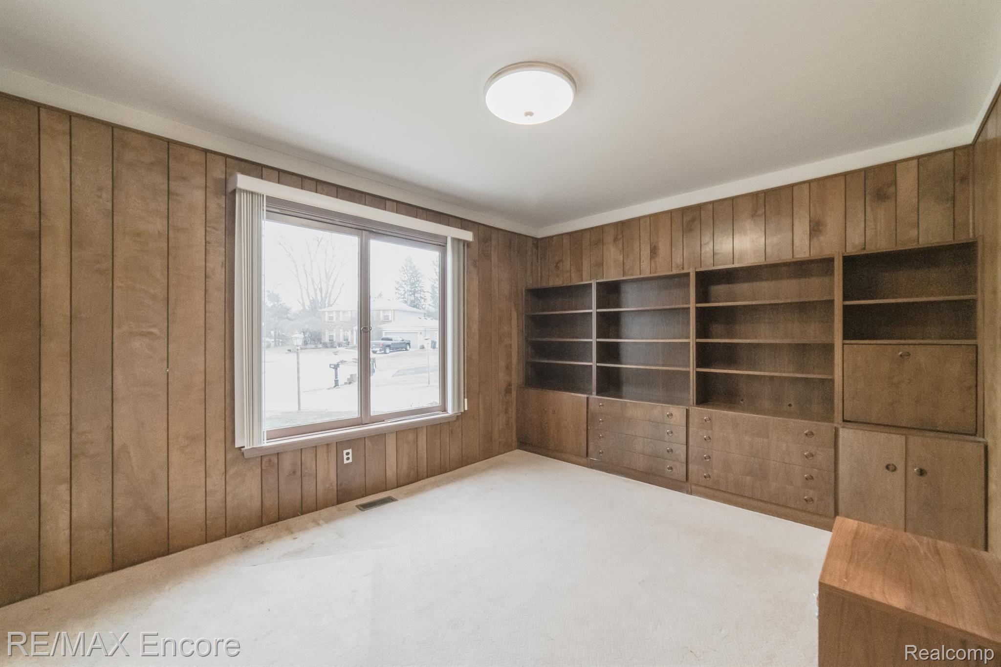 948 Spartan Court Rochester, MI 48309 - Photo 5 of 41 First-floor office/library space.