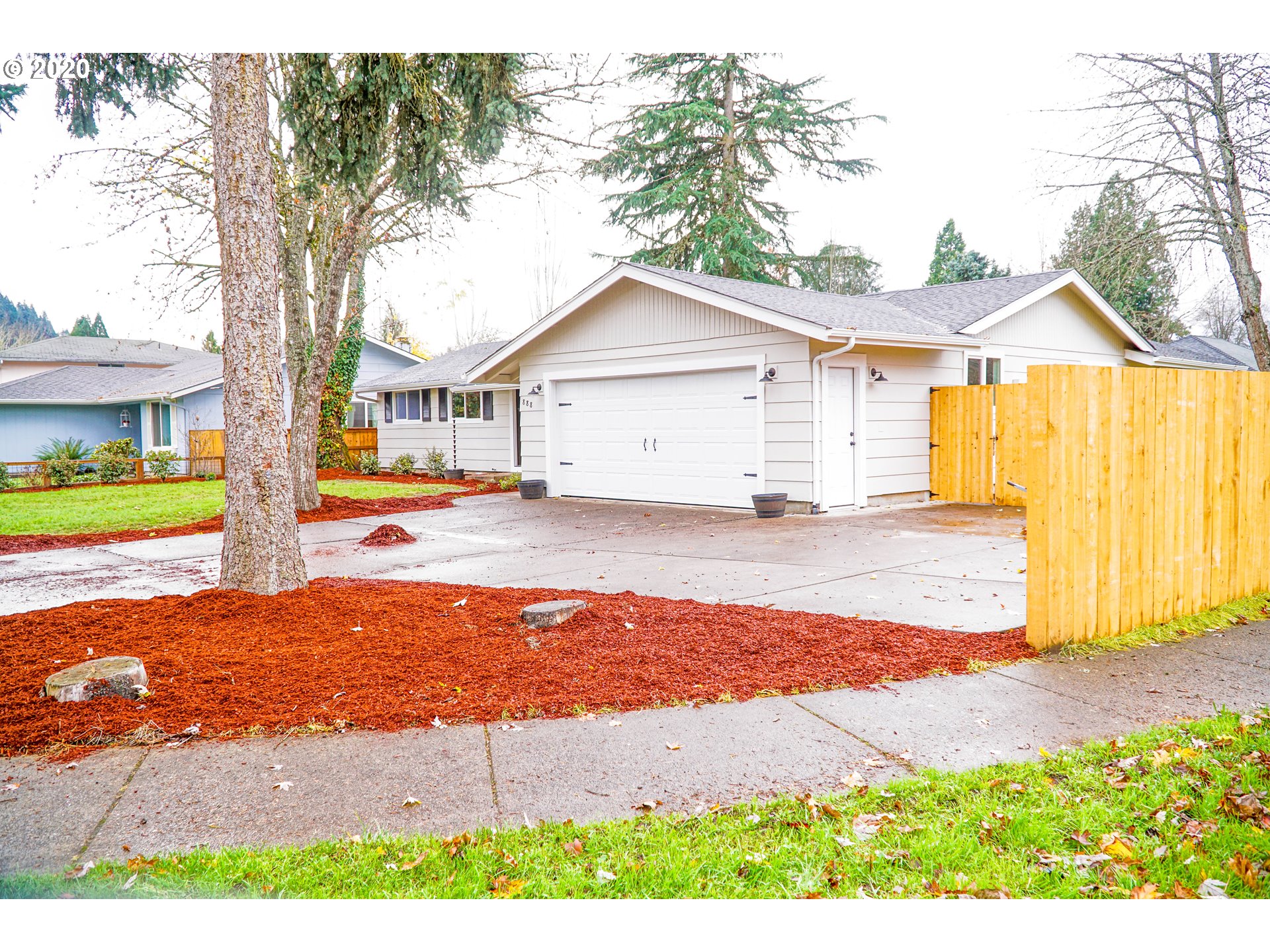 888 65th Street Springfield, OR 97478 - Photo 4 of 32 Gallery Image 4
