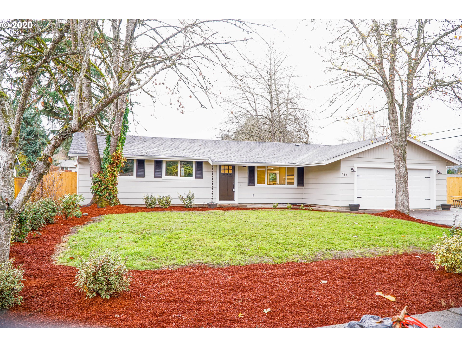 888 65th Street Springfield, OR 97478 - Photo 5 of 32 Gallery Image 5