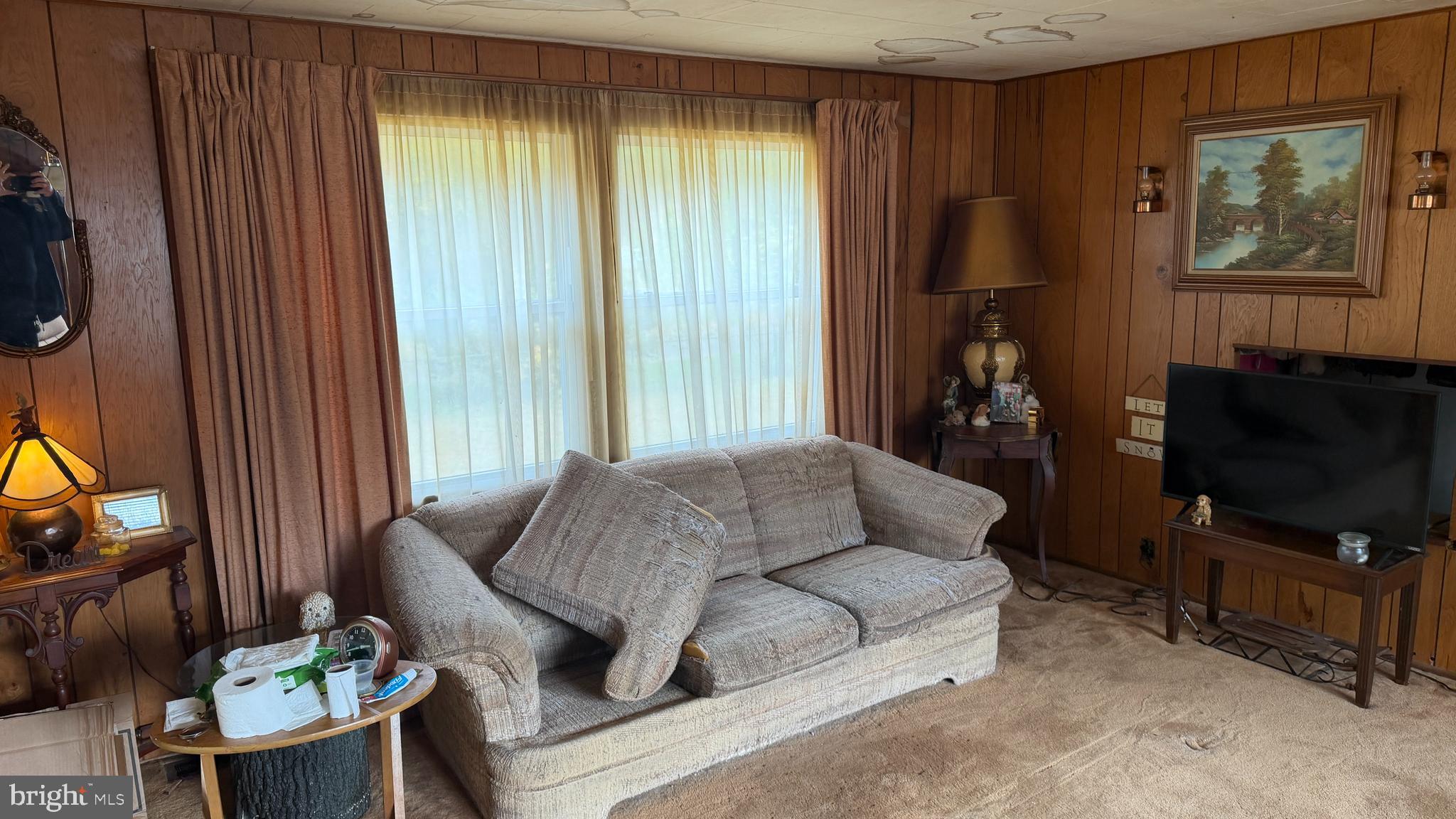 537 Dandelion Road Millville, NJ 08332 - Photo 11 of 33 a living room with furniture and a flat screen tv