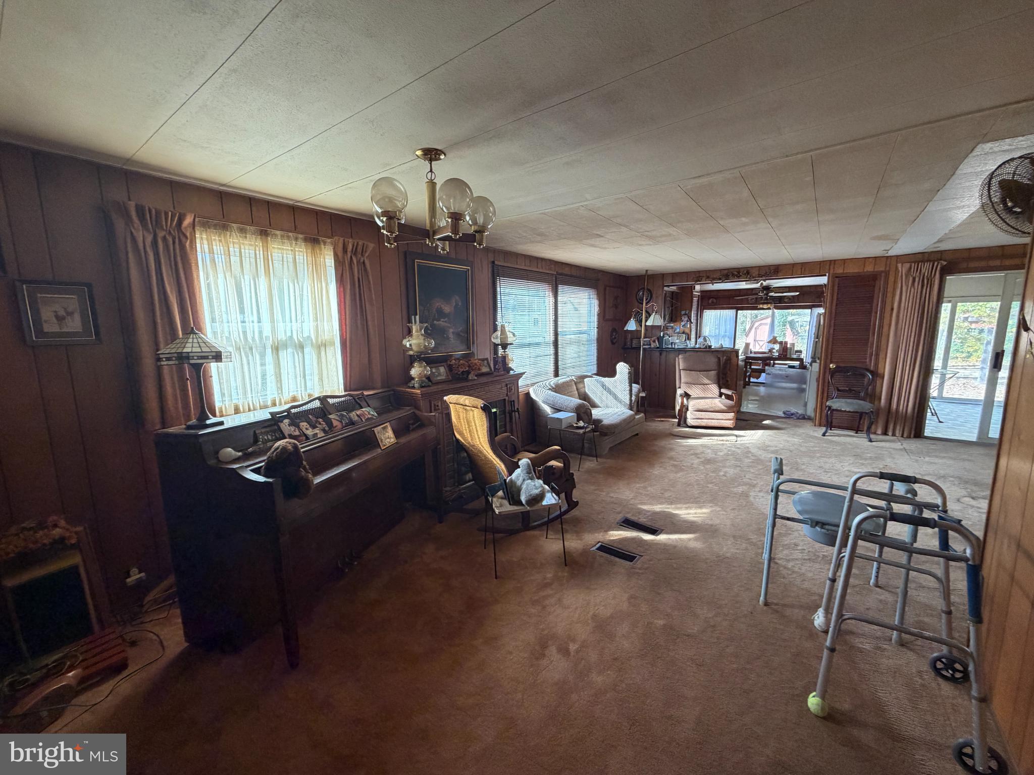 537 Dandelion Road Millville, NJ 08332 - Photo 2 of 33 a living room with furniture gym equipment and a window