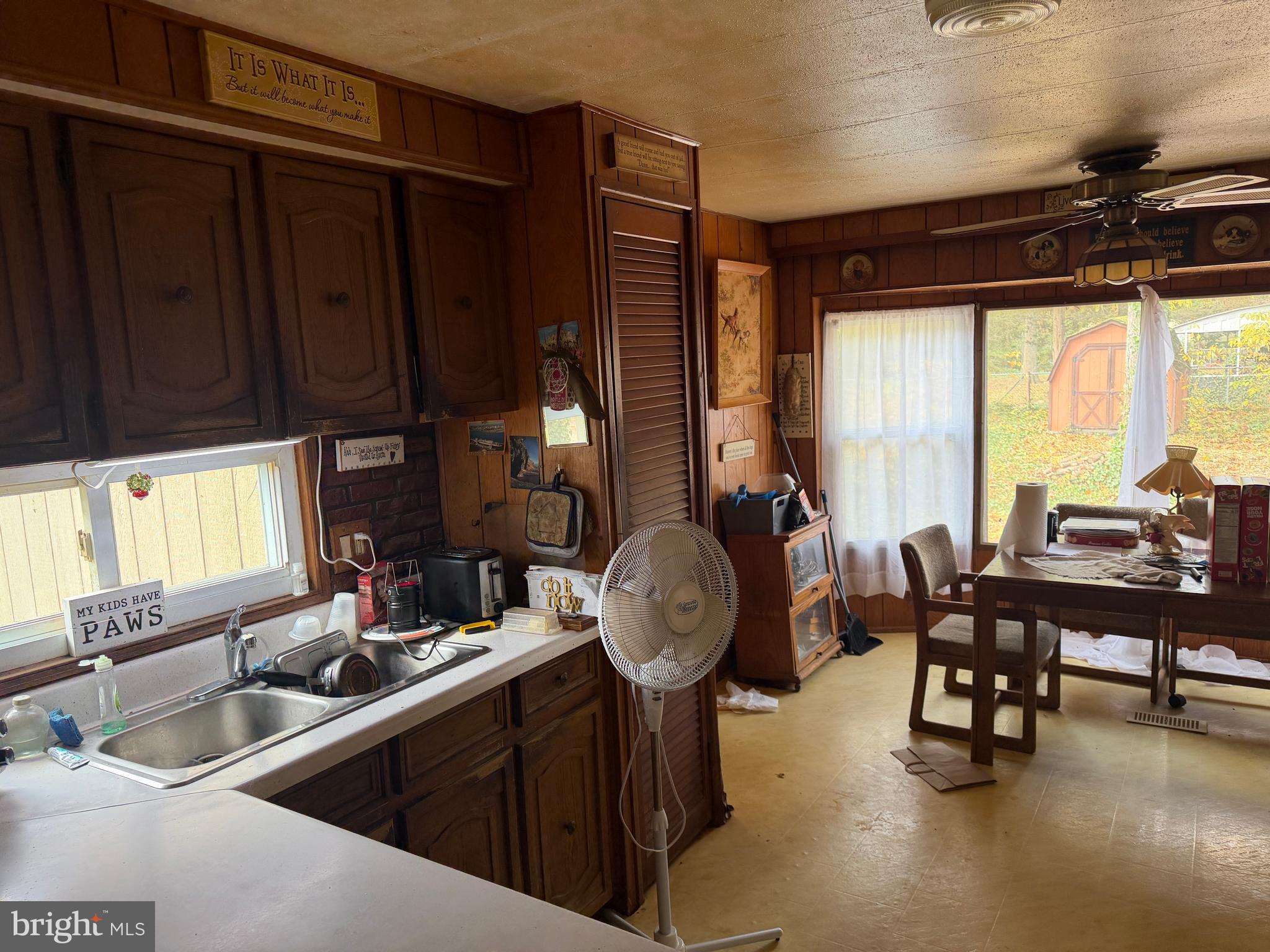 537 Dandelion Road Millville, NJ 08332 - Photo 26 of 33 a living room with furniture and a large window