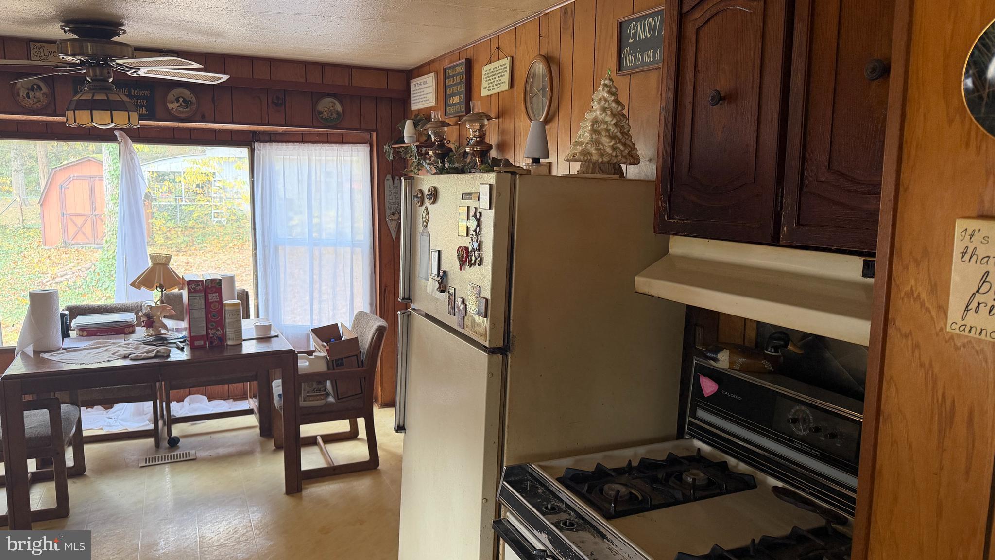 537 Dandelion Road Millville, NJ 08332 - Photo 9 of 33 a kitchen with a table and chairs