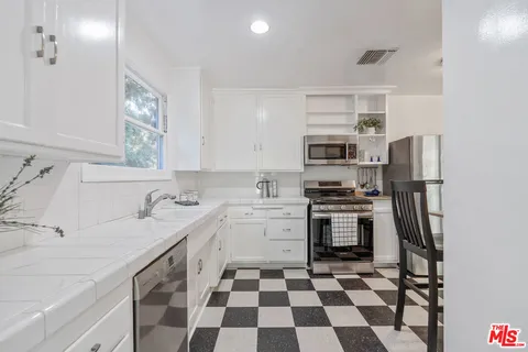 $1,895,000 | 3031 South Bentley Avenue, Los Angeles, CA 90064