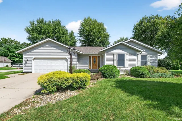 $383,500 | 58548 Patterson Drive, Osceola, IN 46561