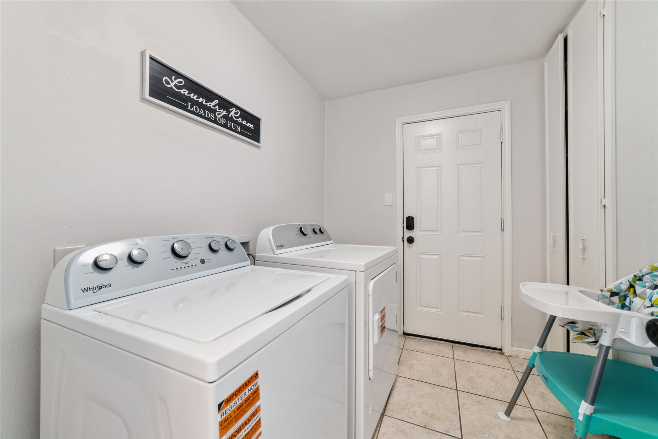 563 Landfall Lane Conroe, TX 77302 - Photo 22 of 25 a utility room with dryer and washer