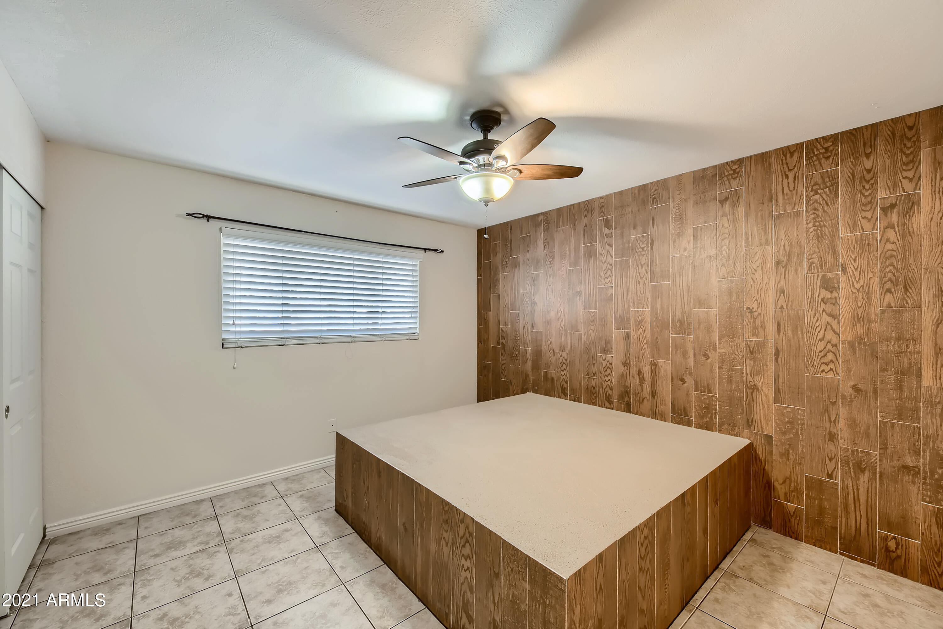 3502 West Lawrence Road Phoenix, AZ 85019 - Photo 8 of 11 16 Bedroom