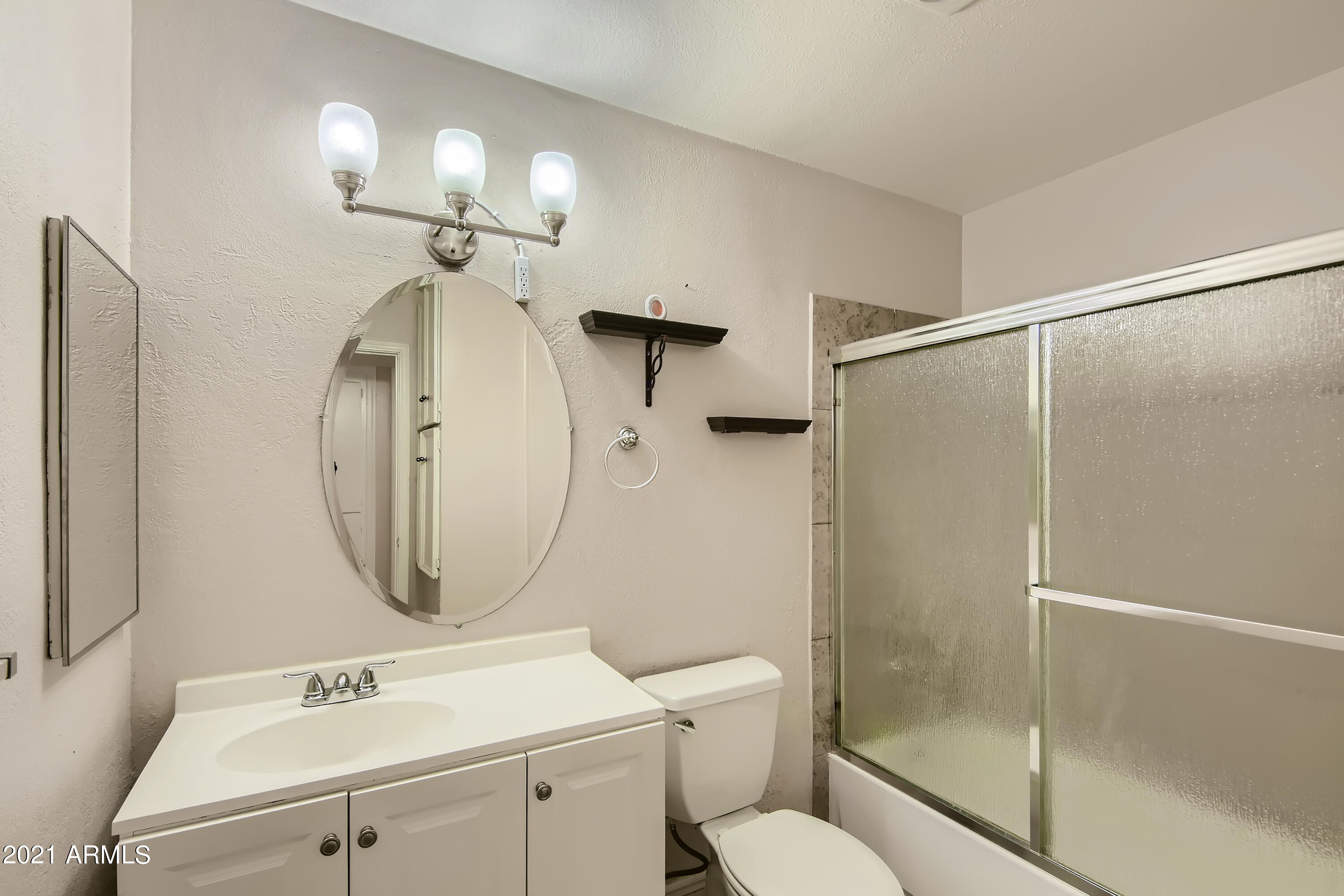 3502 West Lawrence Road Phoenix, AZ 85019 - Photo 10 of 11 18 Bathroom