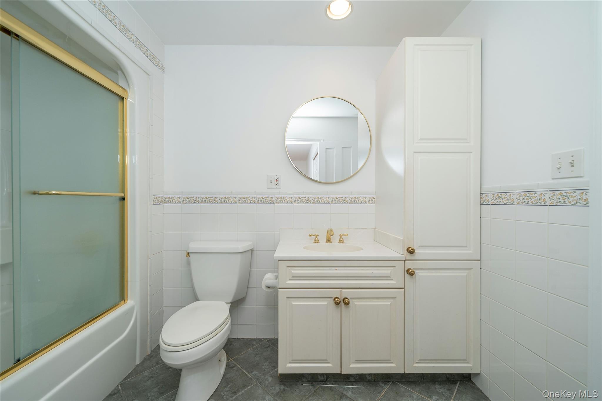 105 Douglas Road Chappaqua, NY 10514 - Photo 10 of 18 a bathroom with a toilet a sink and mirror