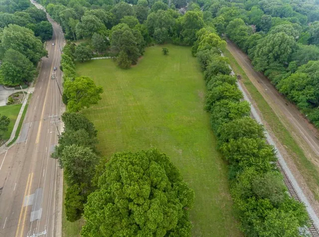 $300,000 | 8125 Poplar Pike, Germantown, TN 38138