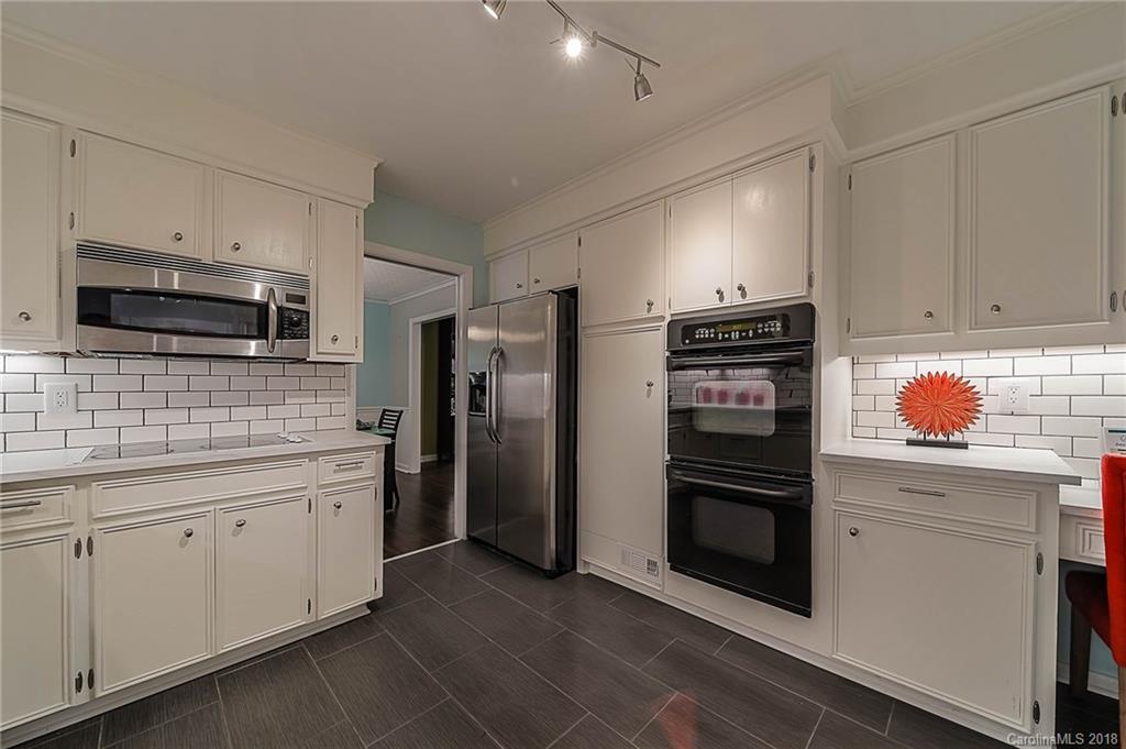 5918 Gate Post Road, Unit 7 Charlotte, NC 28211 - Photo 8 of 36 Gallery Image 8