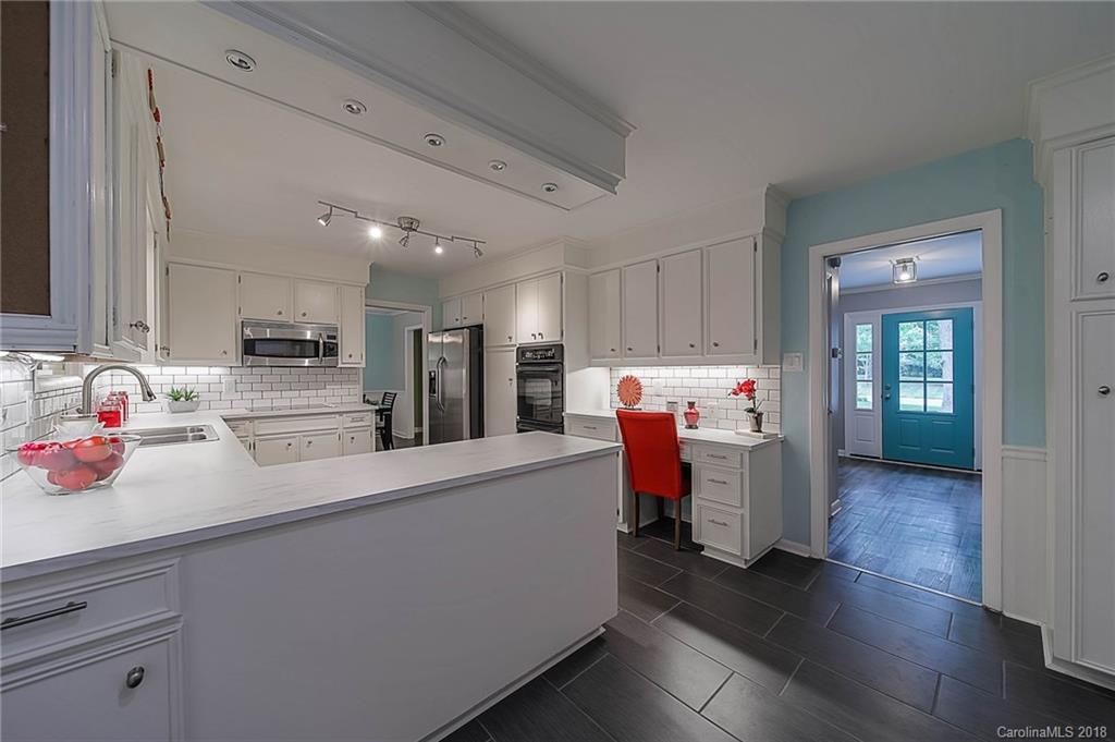 5918 Gate Post Road, Unit 7 Charlotte, NC 28211 - Photo 10 of 36 Gallery Image 10