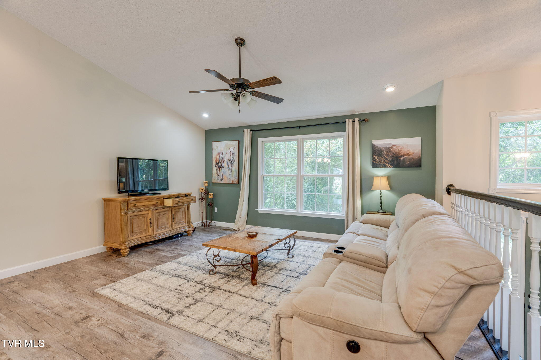 2937 Forest View Road Kingsport, TN 37660 - Photo 7 of 52 006