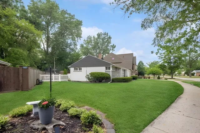 $410,000 | 412 Ridgeland Avenue, Elmhurst, IL 60126