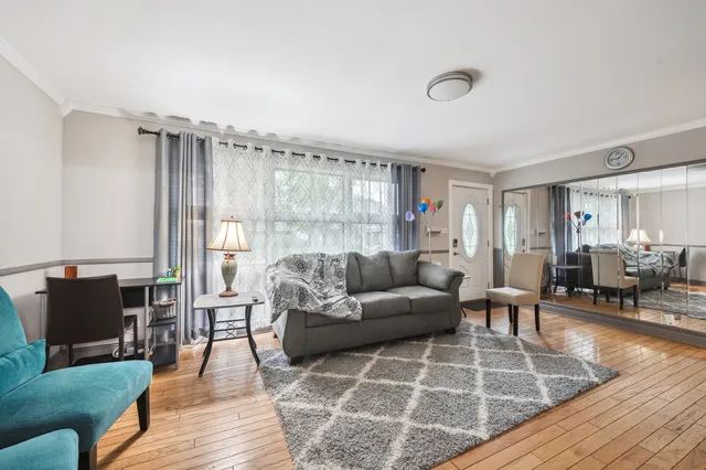 $410,000 | 412 Ridgeland Avenue, Elmhurst, IL 60126