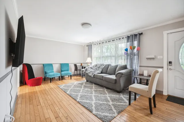 $410,000 | 412 Ridgeland Avenue, Elmhurst, IL 60126