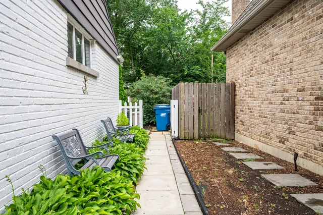 $410,000 | 412 Ridgeland Avenue, Elmhurst, IL 60126