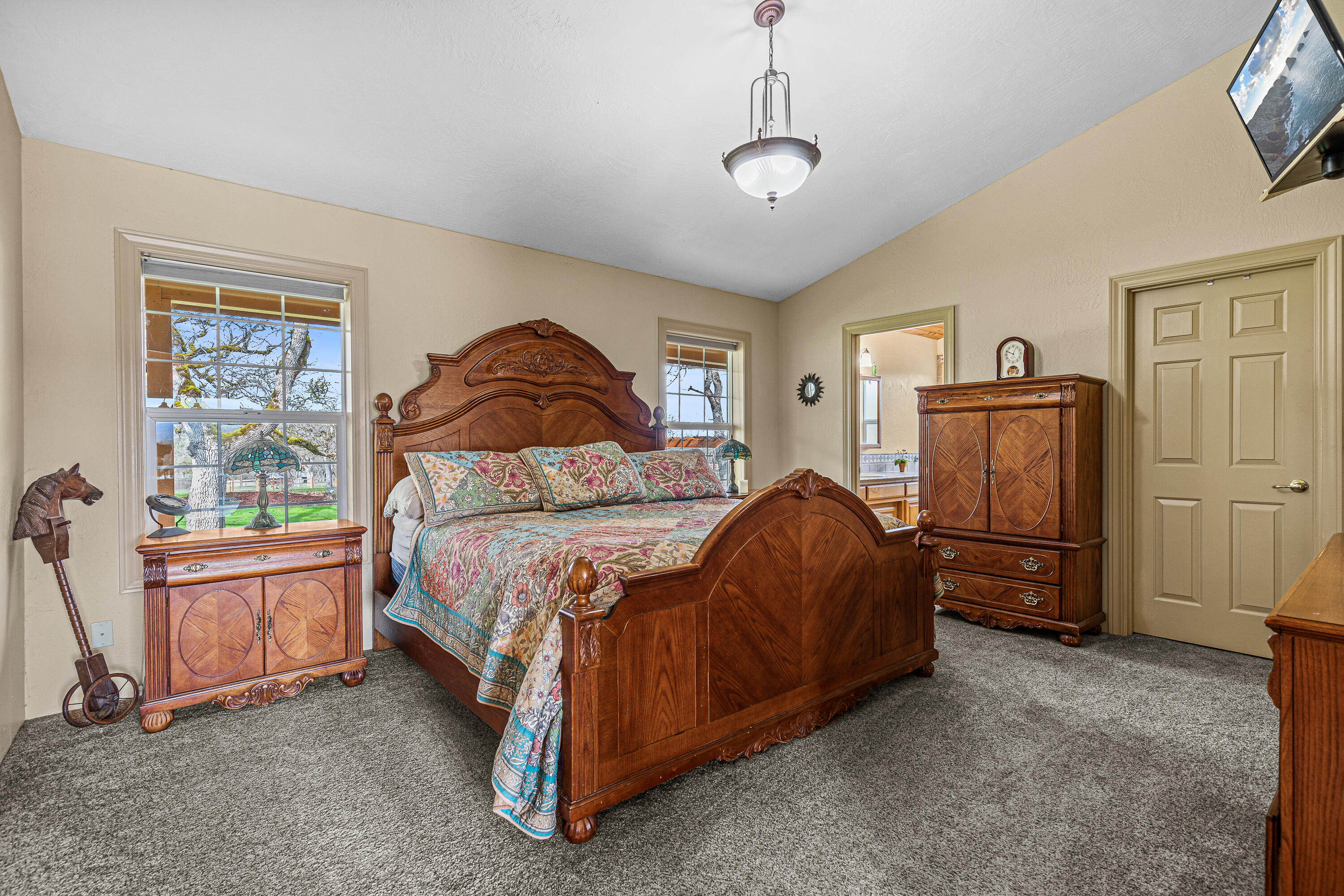 446 Ayres Road Eagle Point, OR 97524 - Photo 29 of 59 28