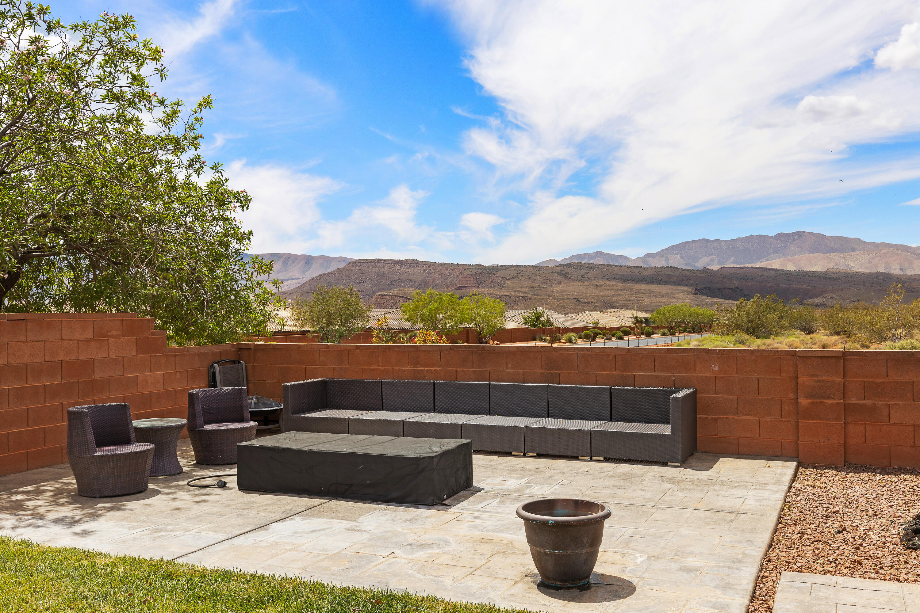 225 Falcon Court Ivins, UT 84738 - Photo 27 of 47 027. Backyard