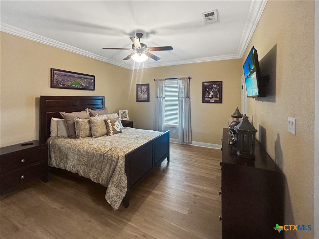 1747 Cr 139 Loop Cameron, TX 76520 - Photo 15 of 42 a spacious bedroom with a bed and a flat screen tv