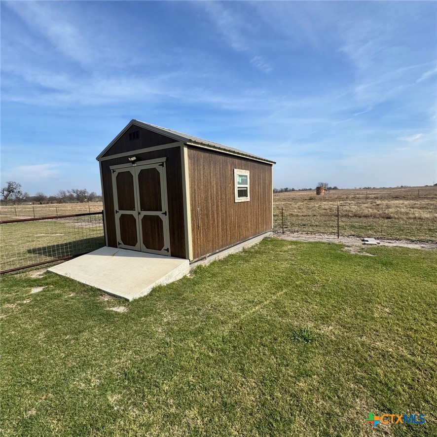 1747 Cr 139 Loop Cameron, TX 76520 - Photo 30 of 42 a house view with a garden space
