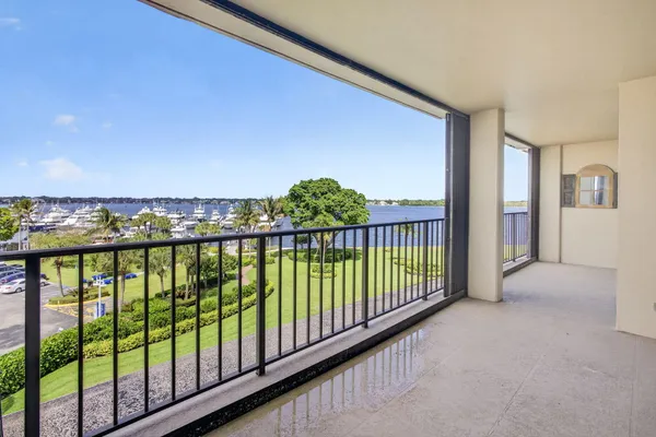 $366,000 | 136 Lakeshore Drive, Unit 511, North Palm Beach, FL 33408