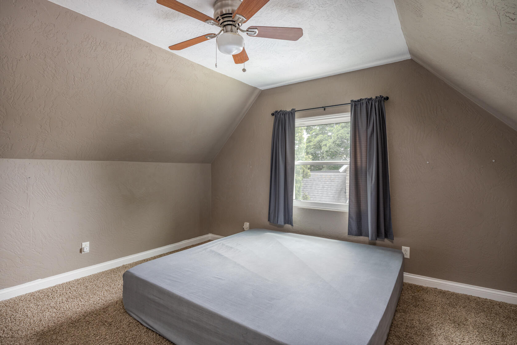 138 North Locust Street Appleton, WI 54914 - Photo 16 of 32 Bedroom 2