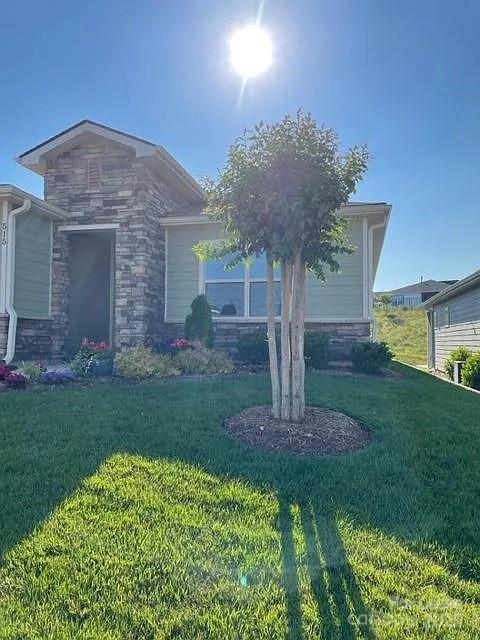 515 Bowline Drive Denver, NC 28037 - Photo 2 of 25 a front view of a house with garden
