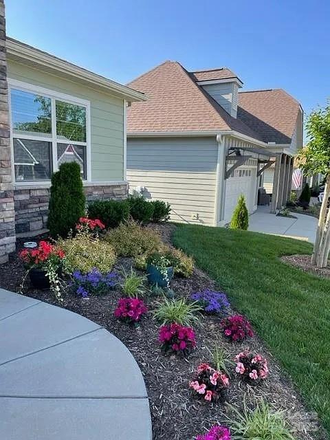 515 Bowline Drive Denver, NC 28037 - Photo 4 of 25 a view of a house with a yard and garden