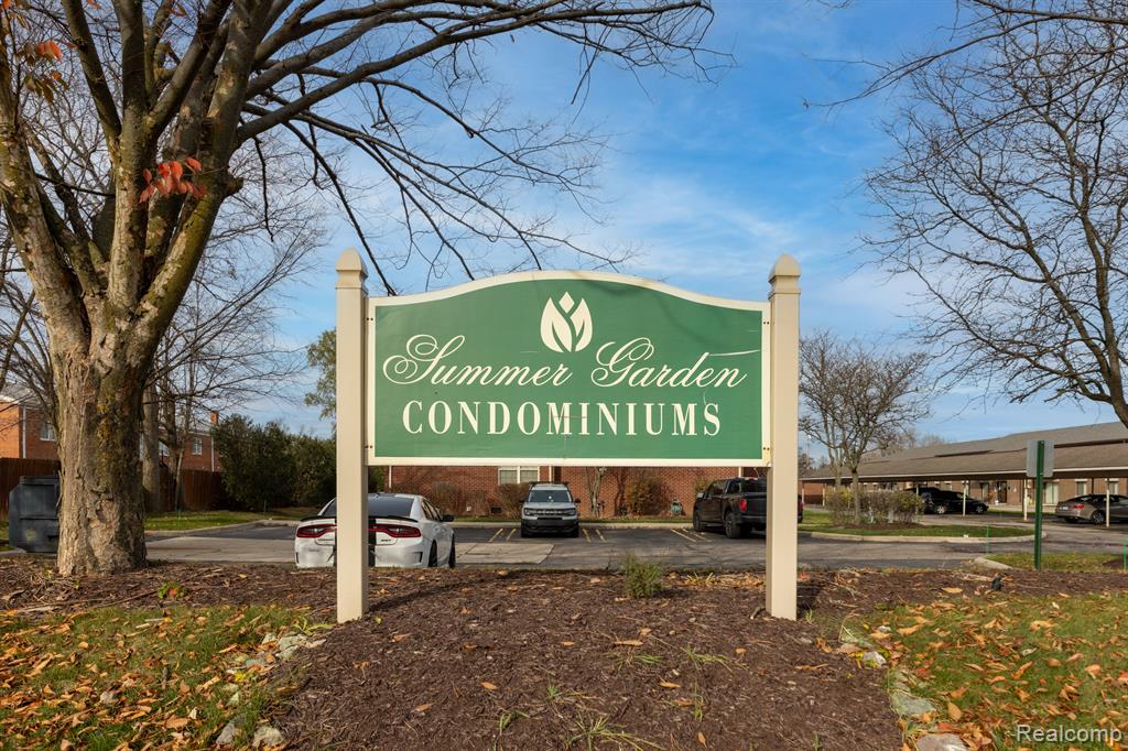 28872 Five Mile Road Livonia, MI 48154 - Photo 2 of 23