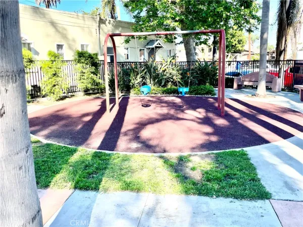 $1,900 | 5427 Dairy Avenue, Long Beach, CA 90805