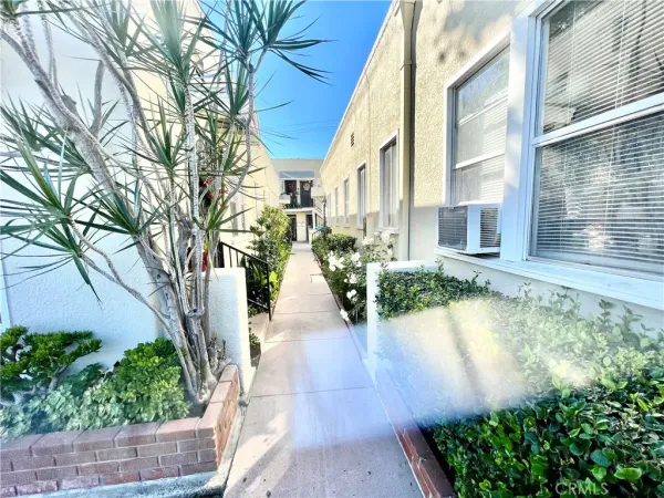 $1,900 | 5427 Dairy Avenue, Long Beach, CA 90805