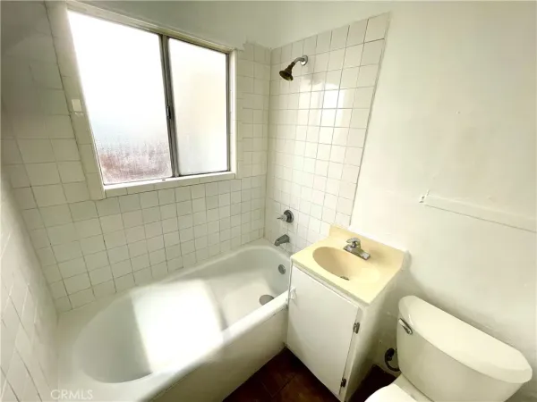 $1,900 | 5427 Dairy Avenue, Long Beach, CA 90805