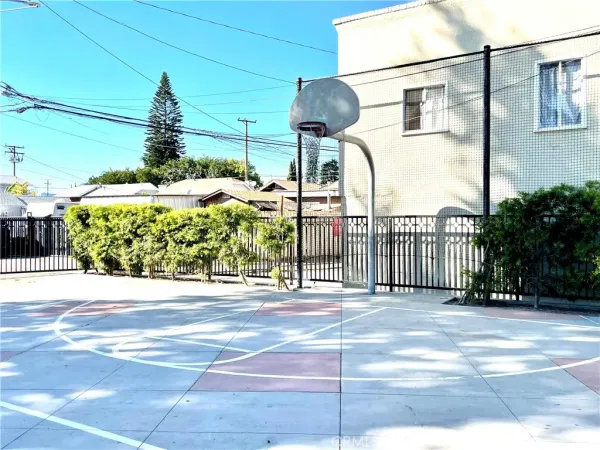 $1,900 | 5427 Dairy Avenue, Long Beach, CA 90805