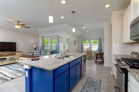 $325,000 | 4910 Bottlebrush Drive, Pearland, TX 77584