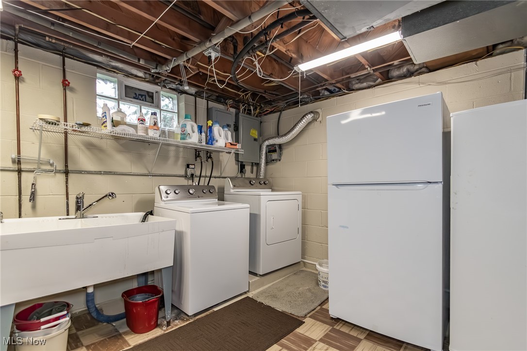 396 Clarmont Road Willowick, OH 44095 - Photo 33 of 40 Washer and Dryer Stay
