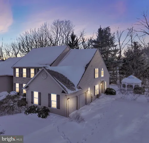 $460,000 | 2073 Rolling Meadow Drive, Macungie, PA 18062