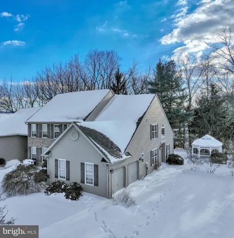 $460,000 | 2073 Rolling Meadow Drive, Macungie, PA 18062