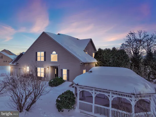 $460,000 | 2073 Rolling Meadow Drive, Macungie, PA 18062