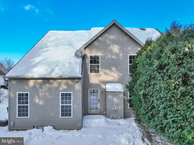 $460,000 | 2073 Rolling Meadow Drive, Macungie, PA 18062