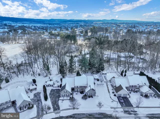 $460,000 | 2073 Rolling Meadow Drive, Macungie, PA 18062