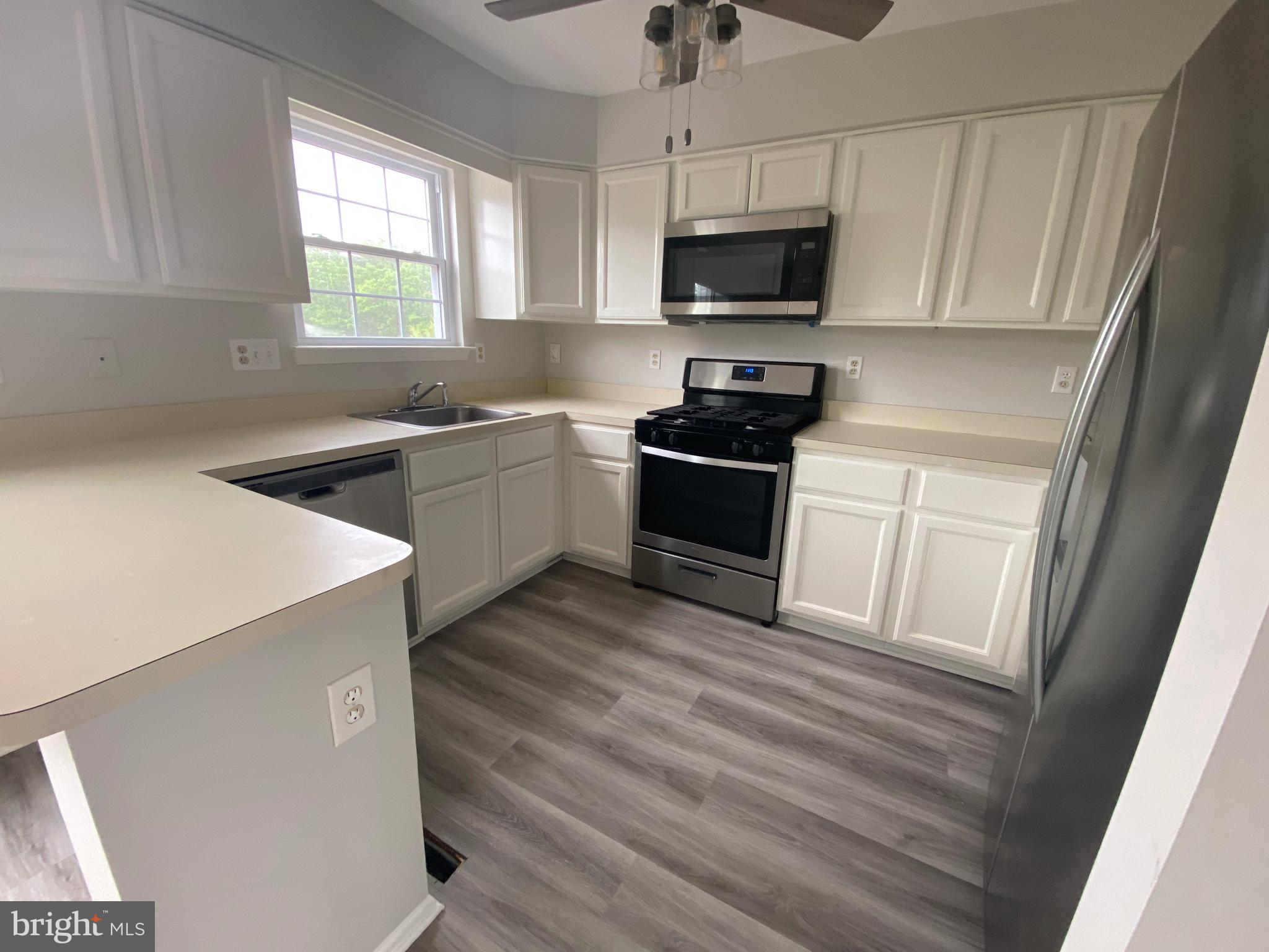 2450 Winding Ridge Road Odenton, MD 21113 - Photo 10 of 40 Gourmet Kitchen with stainless steel appliances!