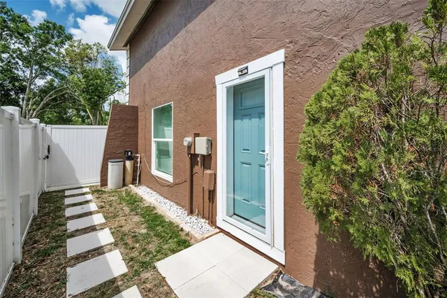 $459,900 | 613 Valley Hill Drive, Brandon, FL 33510