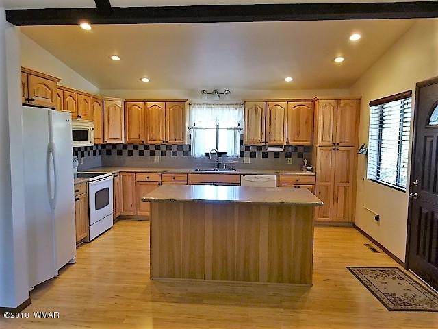 8466 Ridge Drive Show Low, AZ 85901 - Photo 8 of 64 Gallery Image 8