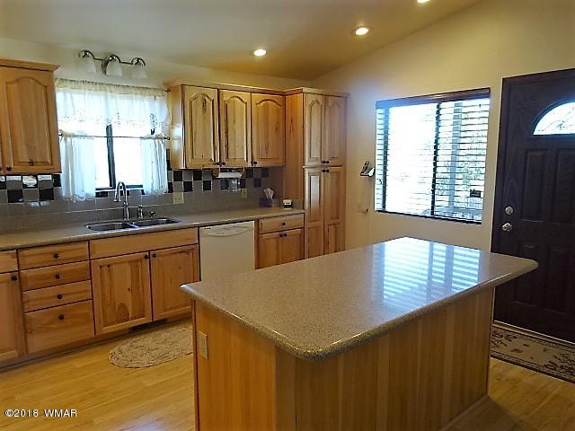 8466 Ridge Drive Show Low, AZ 85901 - Photo 10 of 64 Gallery Image 10
